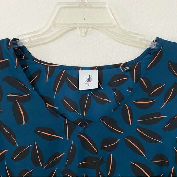 Cabi Kate Shadow Leaf Blouse Bell Sleeved Teal Size Small - Picture 5 of 13